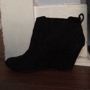 Black Wedges